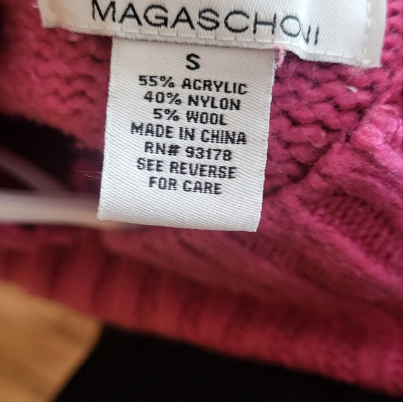 Cropped Sweater - Picture 4 of 4